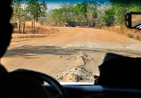カンボジア・ラオスの国境近くの道路