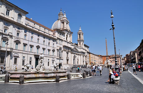 ナヴォーナ広場はローマ観光のおすすめスポット