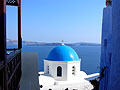 青い屋根の教会　ギリシャの風景